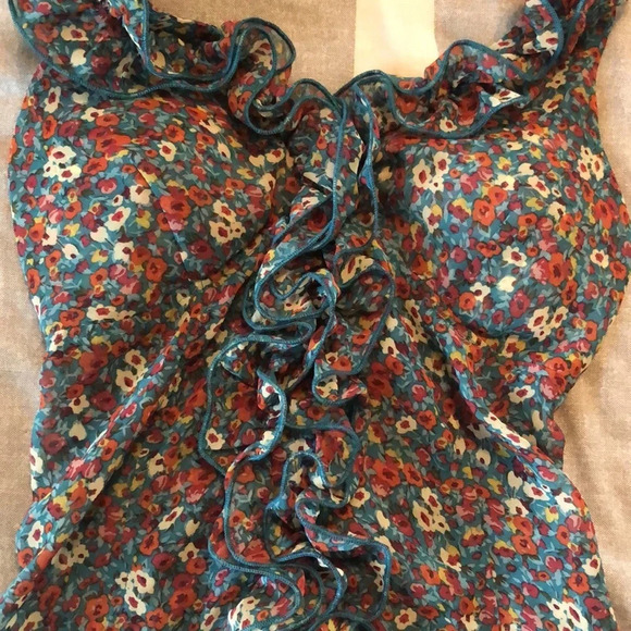 Floral padded halter ruffle top size medium - Picture 7 of 17